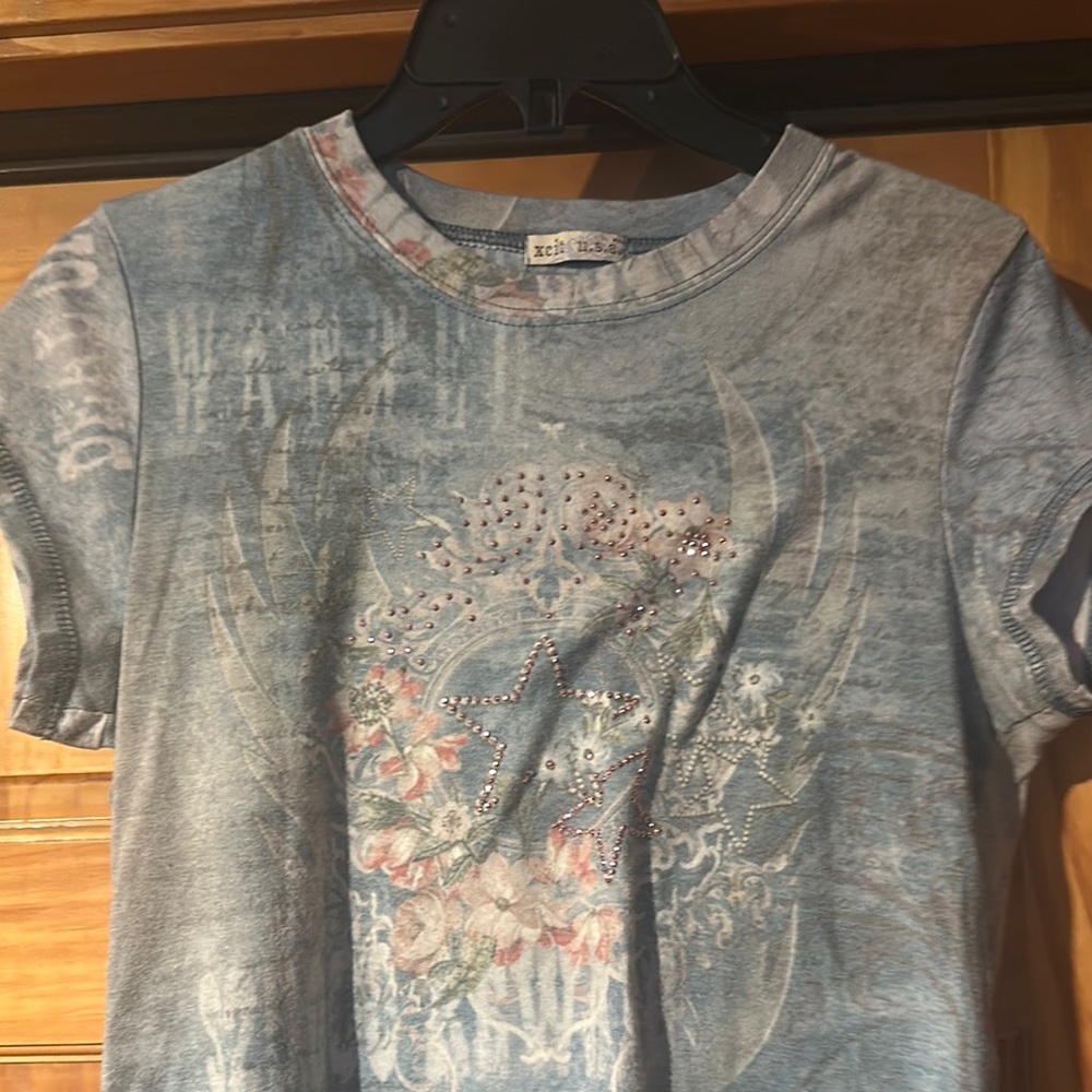 Blue Distressed Short Sleeve Tee with Vintage Appeal - Picture 3 of 5